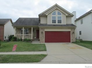 3085 Talon Cir, Lake Orion, MI 48360