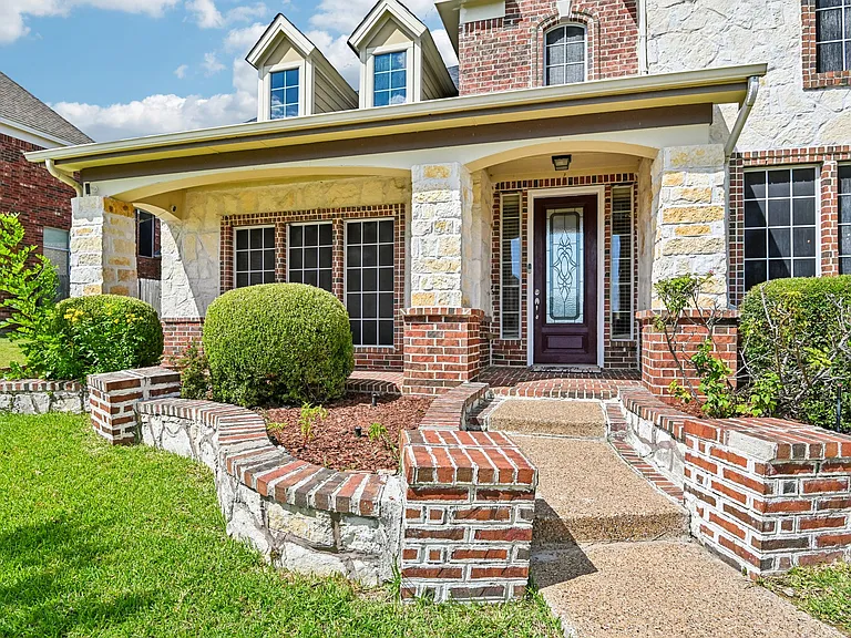 6006 Shadywood Ln — Photo 2
