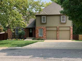 8633 Greenwood Ln, Lenexa, KS 66215