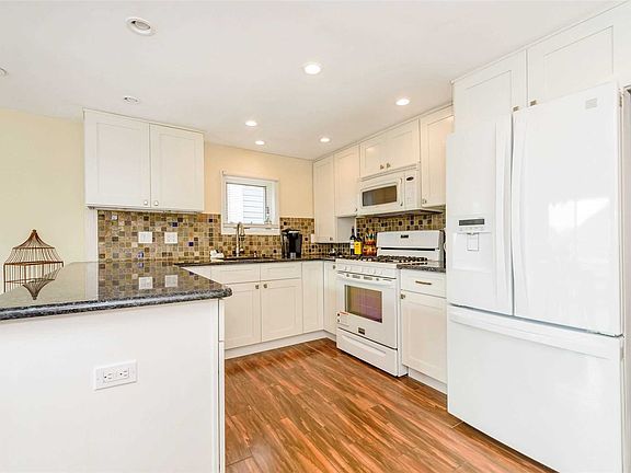 5th image of 35 Nebraska St