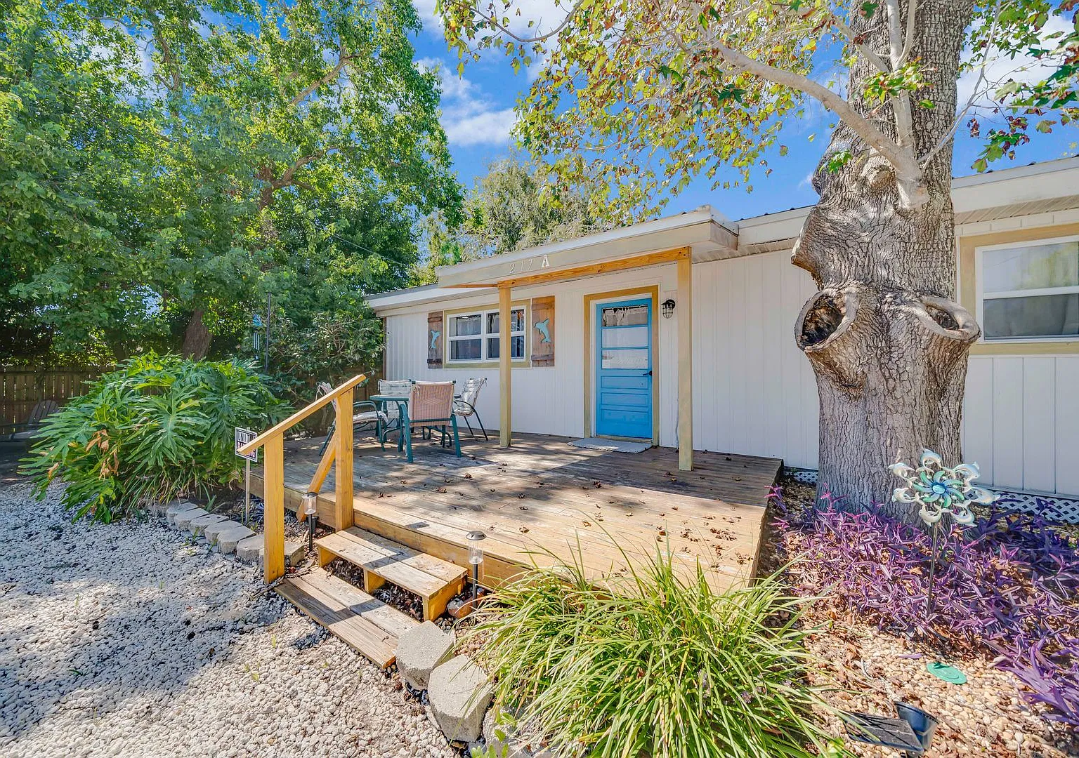 Just 0.3 Miles from the Beach 3BR/2BA with Utilities Included — Photo 3