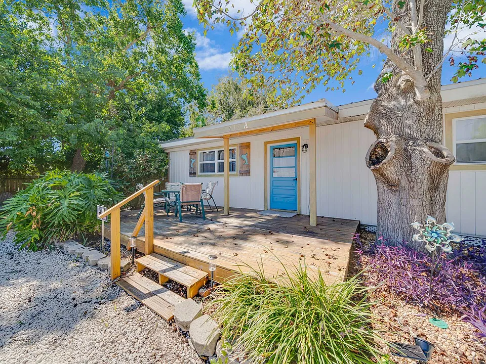217 Laureno Pl