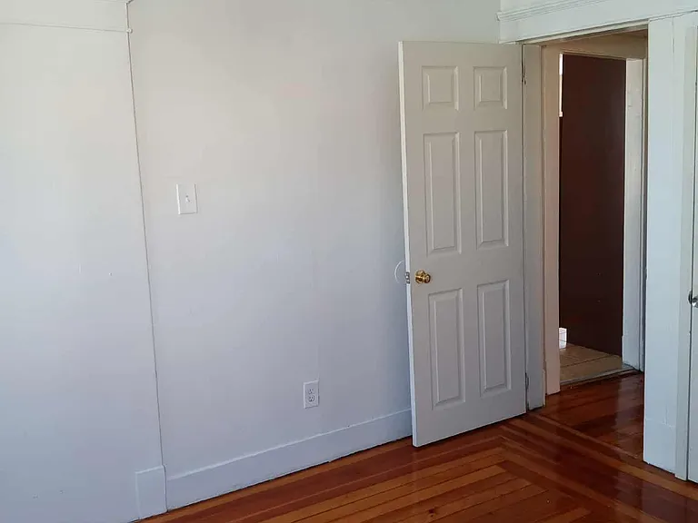 17-19 Windsor St #2 — Photo 7