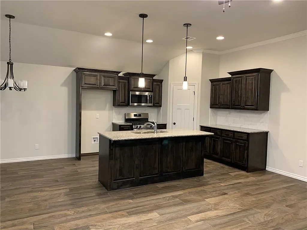 3 bed, 1479 sqft, $1,600 — Photo 2