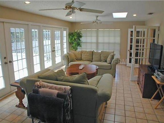 3rd image of 432 Willowbrook Ln