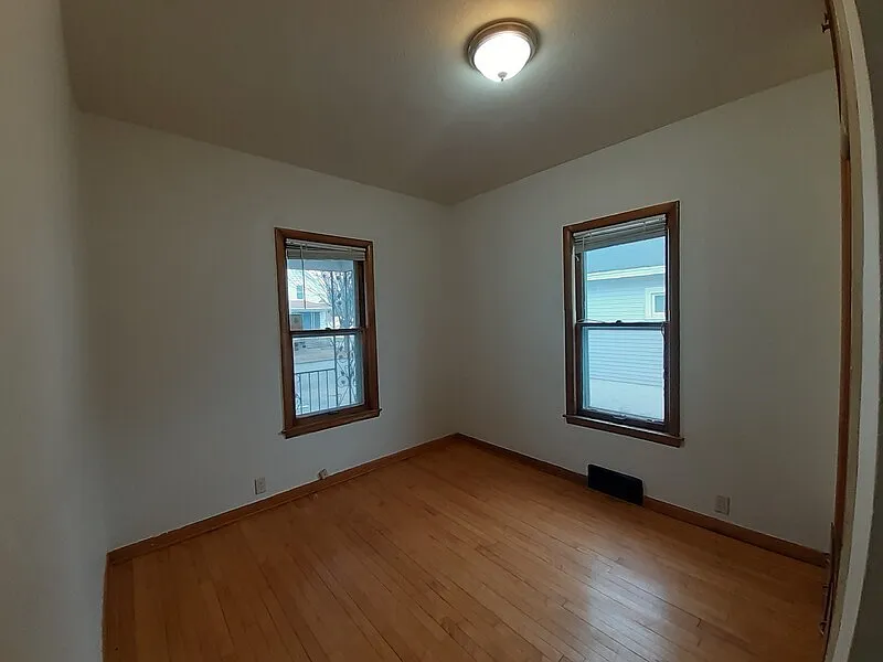 3 bed, 1.0 bath, $999 — Photo 4