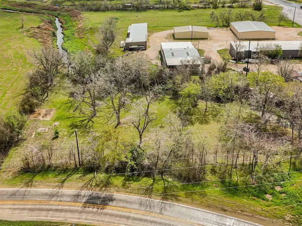 302 Blue Creek Rd, El Campo, TX 77437
