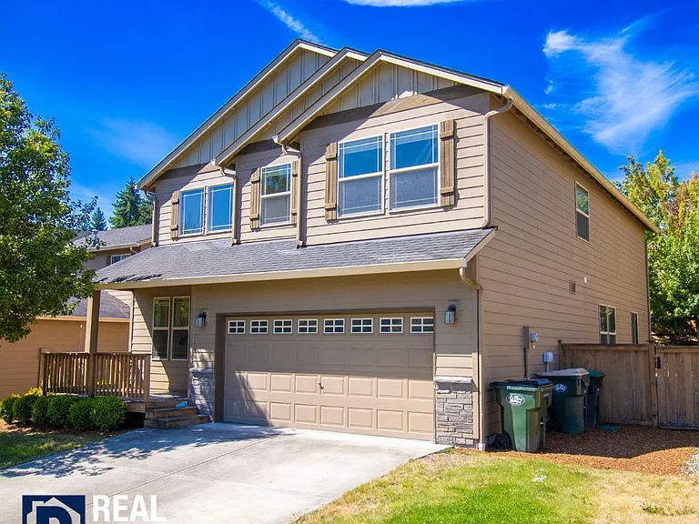 3611 Loren St NE — Photo 3