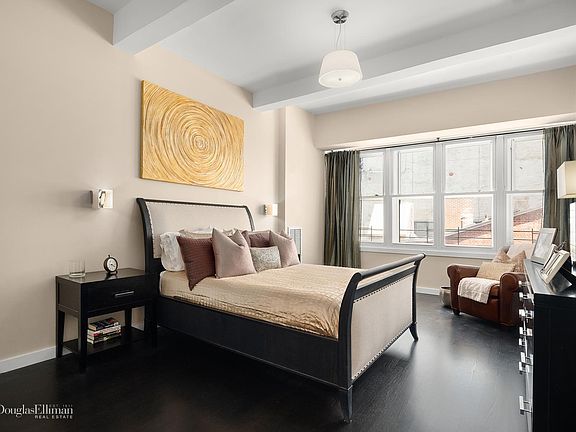 4th image of 88 Greenwich St #409/410