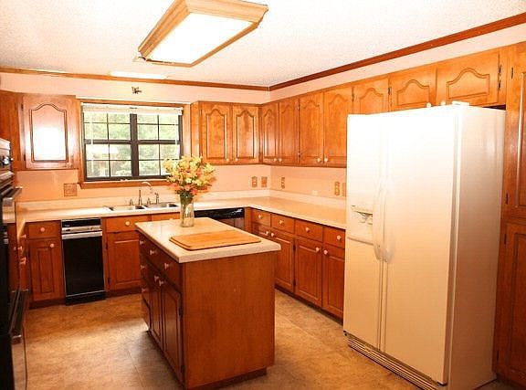 3rd image of 305 Cummings Cir