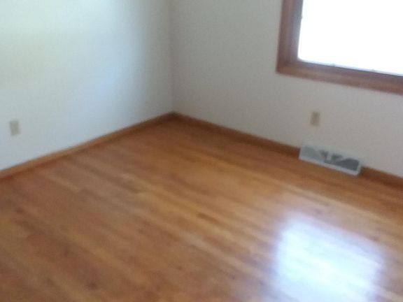 3rd image of W57N715 Hawthorne Ave
