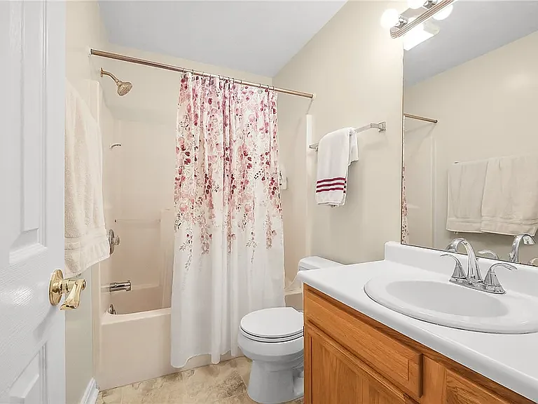 208 Meadowview Dr — Photo 19