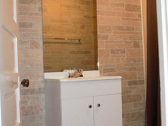 4th image of 2701 Lewis Ave #B