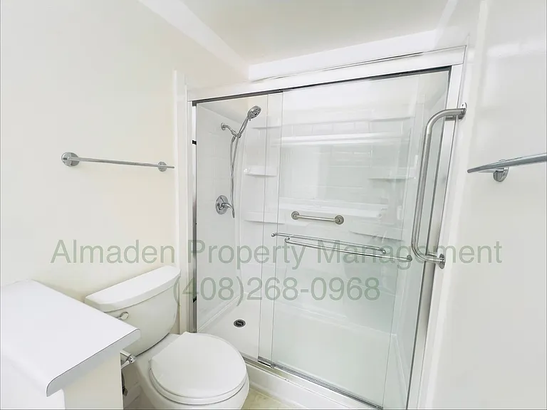 6082 Montgomery Ct — Photo 9