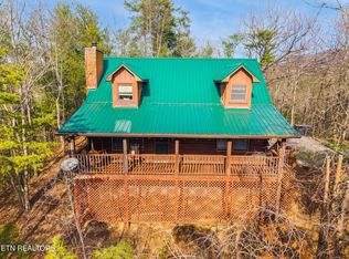139 Little Round Top Ln, Townsend, TN 37882