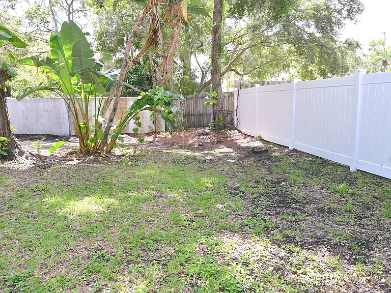 1976 Debbie St — Photo 18