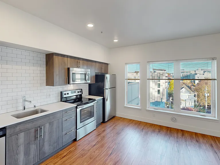 Dunn Motors Apartments — Photo 33