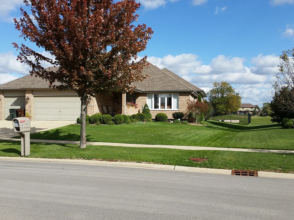 1st image of 2838 Foxwood Dr