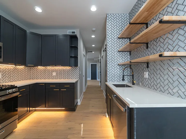 Pf Arg 5400 N. Paulina — Photo 4