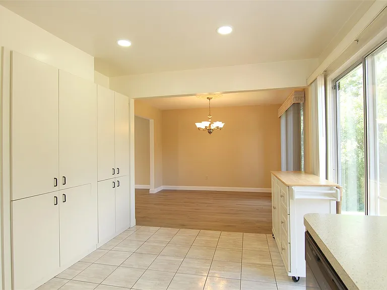 5590 Greenbriar Dr — Photo 15