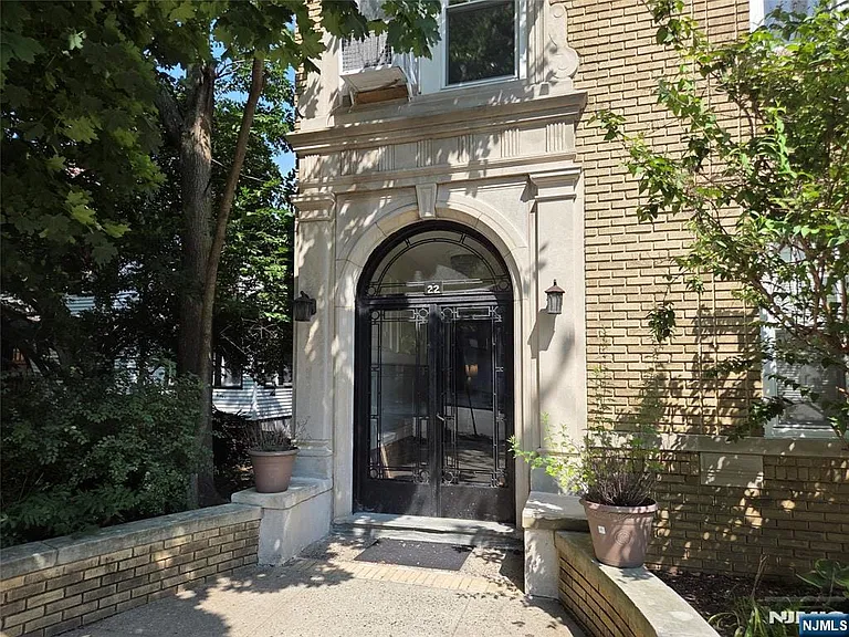 22 Seymour St #6 — Photo 3