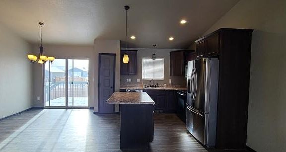 Kitchen & Dinning area