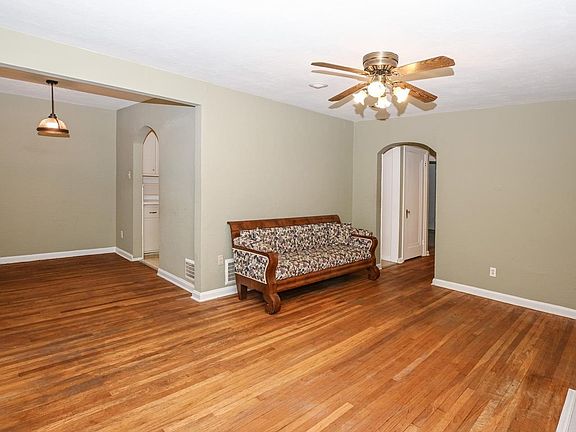 4th image of 3809 Thornton Dr