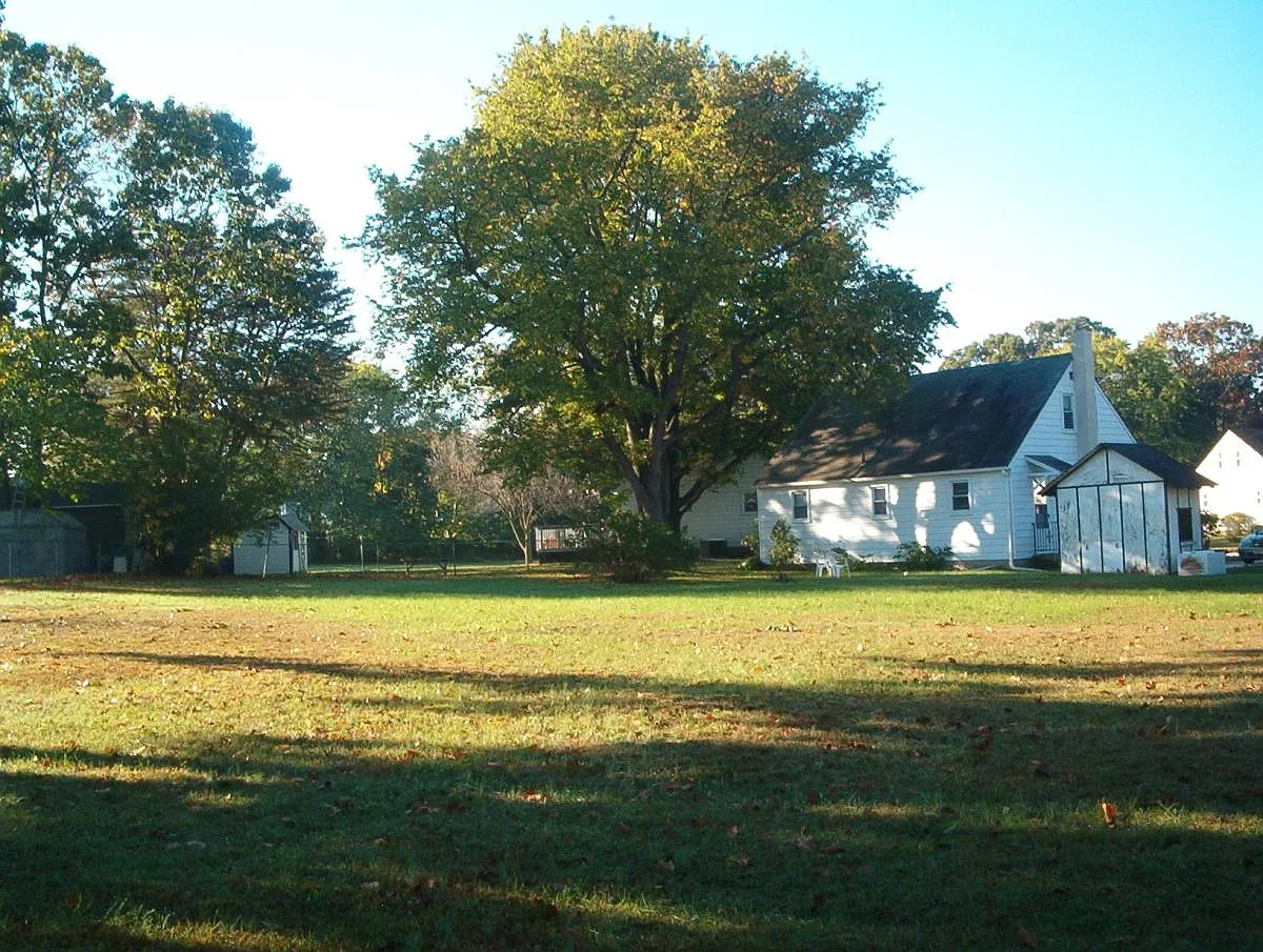 4 bed, 1279 sqft, $2,650 — Photo 1