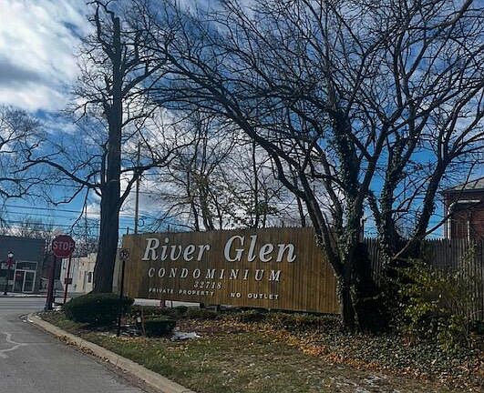 2nd image of 32718 Grand River Ave Unit B23