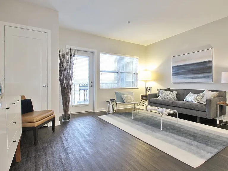 Midtown Square Apartments — Photo 16