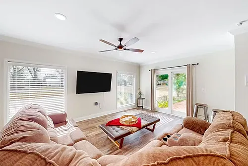 218 W Rosetta Ave #ID1541215P Photo 1