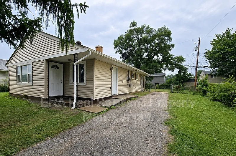 3 bed, 1.5 bath, 1008 sqft, $1,475 — Photo 2