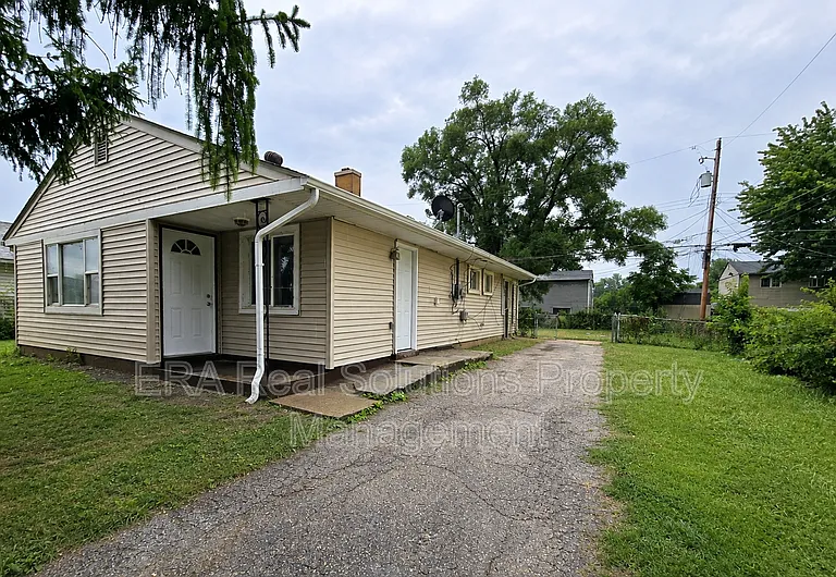 2169 Hanna Dr — Photo 2