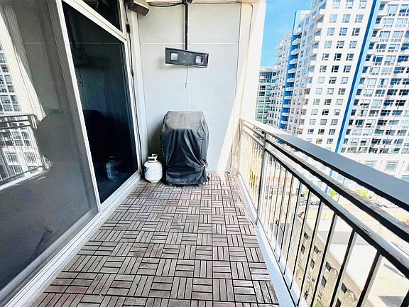 5th image of 1250 S Michigan Ave APT 1208