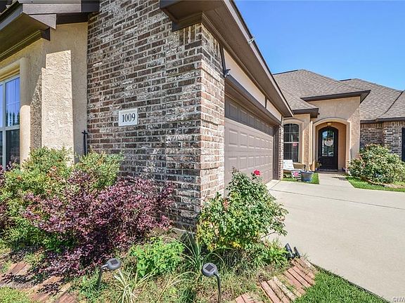 2nd image of 1009 Green Wood Cir