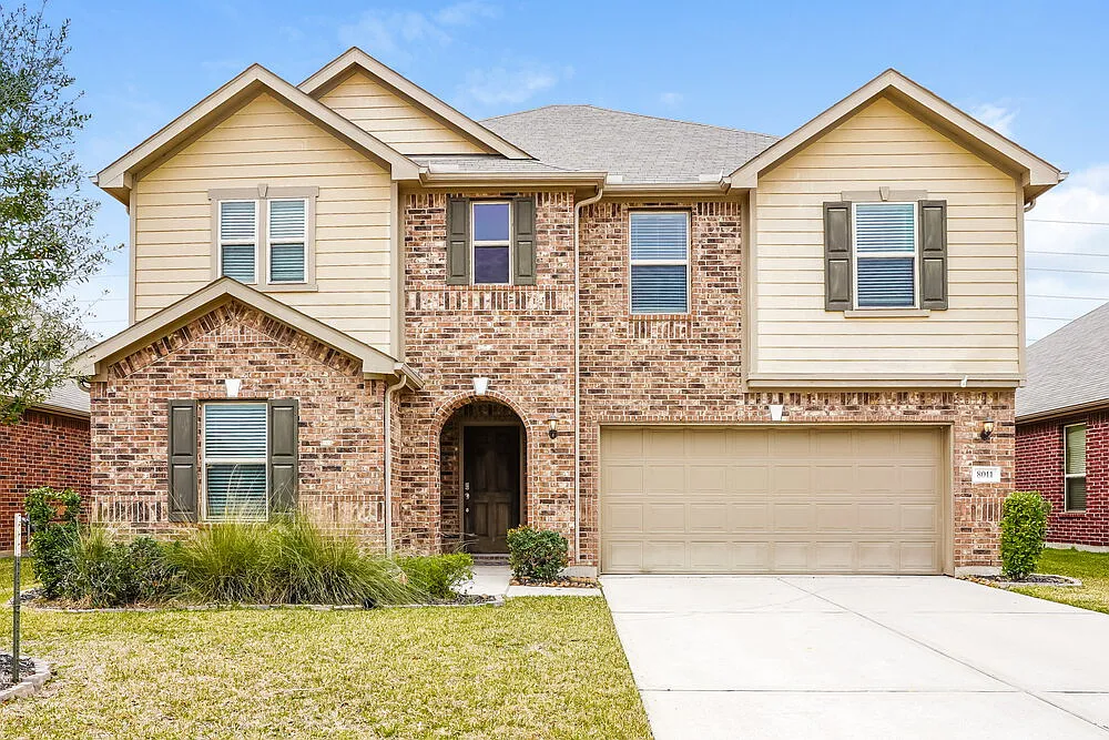 4 bed, 2.5 bath, 2792 sqft, $2,525 — Photo 1