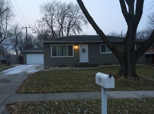 211 Cottonwood Dr, Lincoln, NE 68510