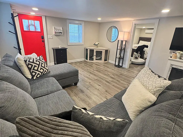 570 Monroe Blvd #1 — Photo 7
