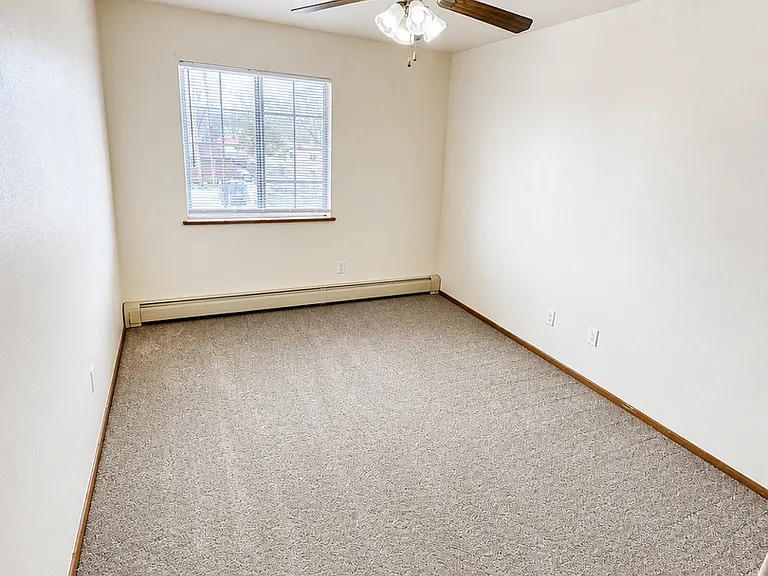 604 N Black River St — Photo 6