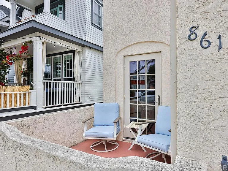 861 G Ave — Photo 2