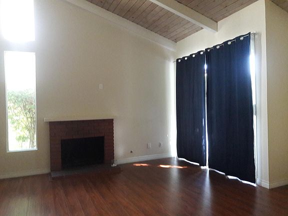 4th image of 11862 Moorpark St APT G