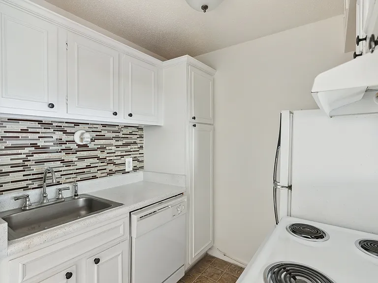 Overlook Apartments — Photo 15