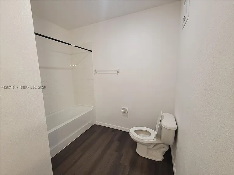 8247 Tanager Sq #301 — Photo 15