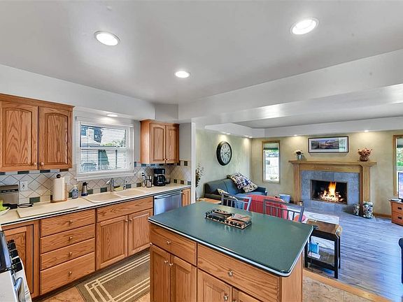 5th image of 17623 Barry Dr