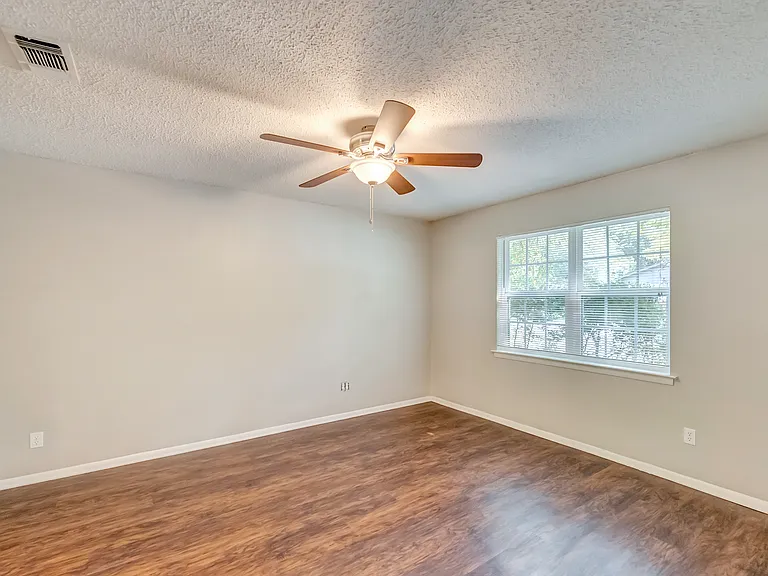 2833 Kingsbury Ave — Photo 16