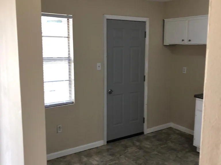 481 Walker Ave — Photo 3
