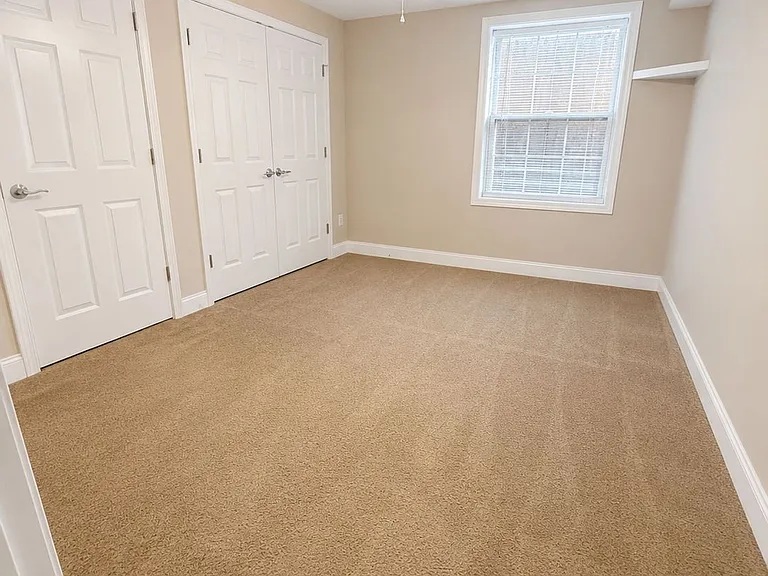 Oaks Apartments — Photo 2