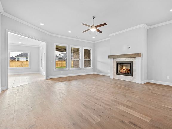 5th image of 2404 Charles St