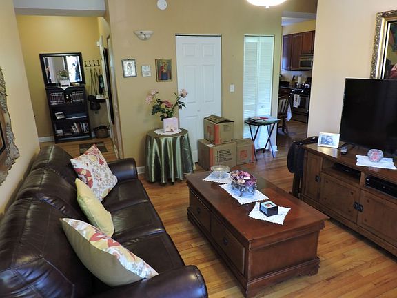 4th image of 4020 N Albany Ave #A-2
