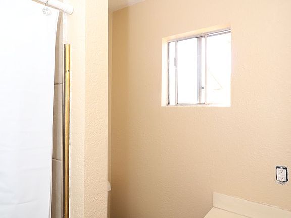 4th image of 1645 Warnock Dr Unit A